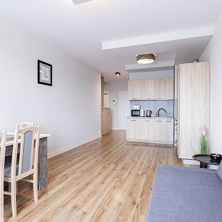 Fajny Apartament Z Parkingiem, Obok Metra. Warszawa Exteriör bild