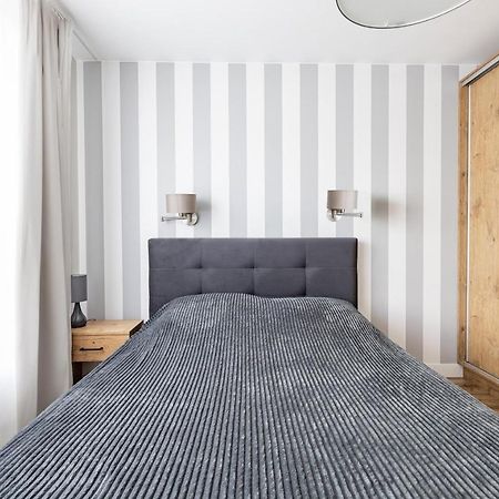 Fajny Apartament Z Parkingiem, Obok Metra. Warszawa Exteriör bild