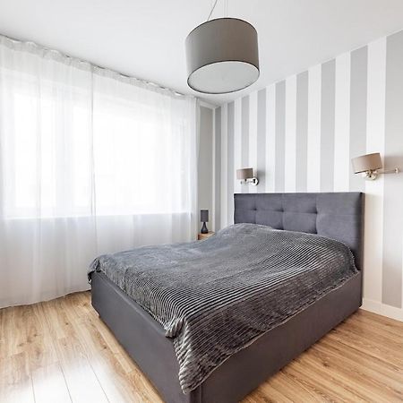 Fajny Apartament Z Parkingiem, Obok Metra. Warszawa Exteriör bild