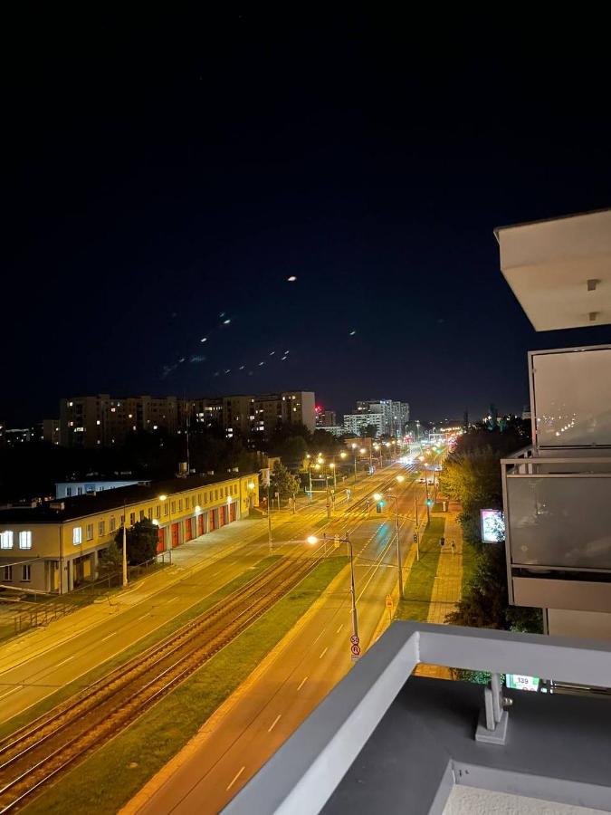 Fajny Apartament Z Parkingiem, Obok Metra. Warszawa Exteriör bild