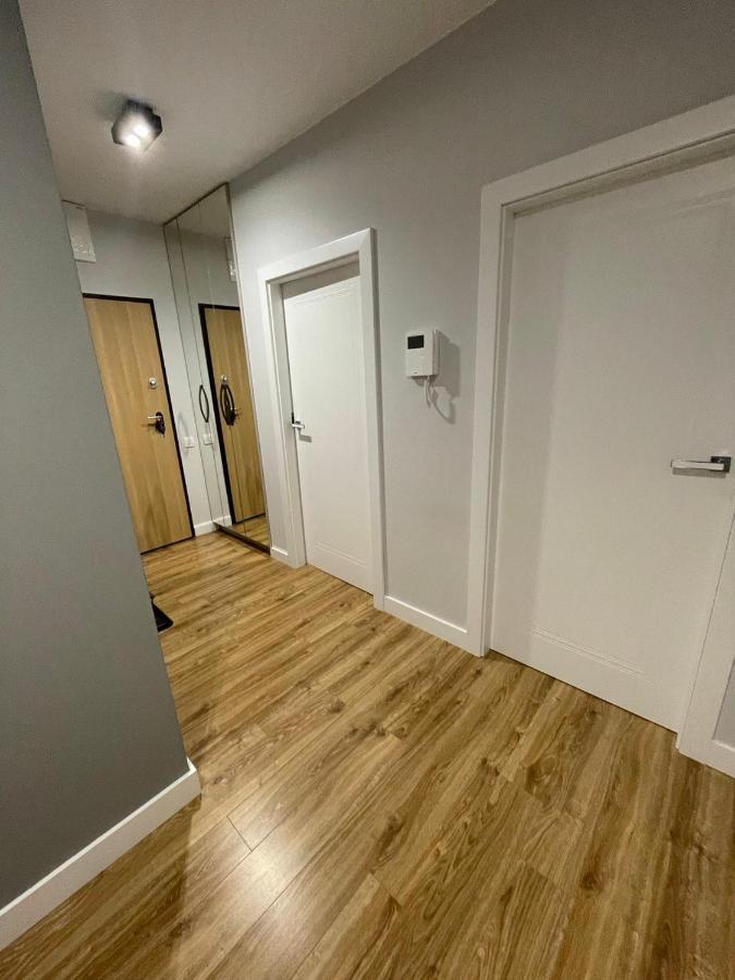 Fajny Apartament Z Parkingiem, Obok Metra. Warszawa Exteriör bild