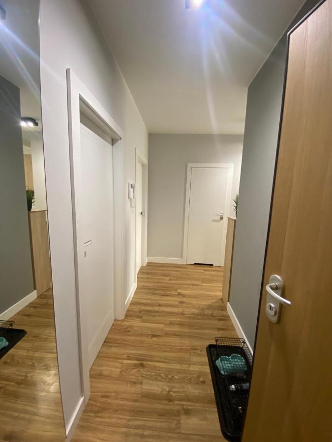 Fajny Apartament Z Parkingiem, Obok Metra. Warszawa Exteriör bild