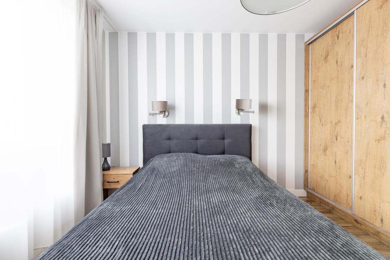 Fajny Apartament Z Parkingiem, Obok Metra. Warszawa Exteriör bild