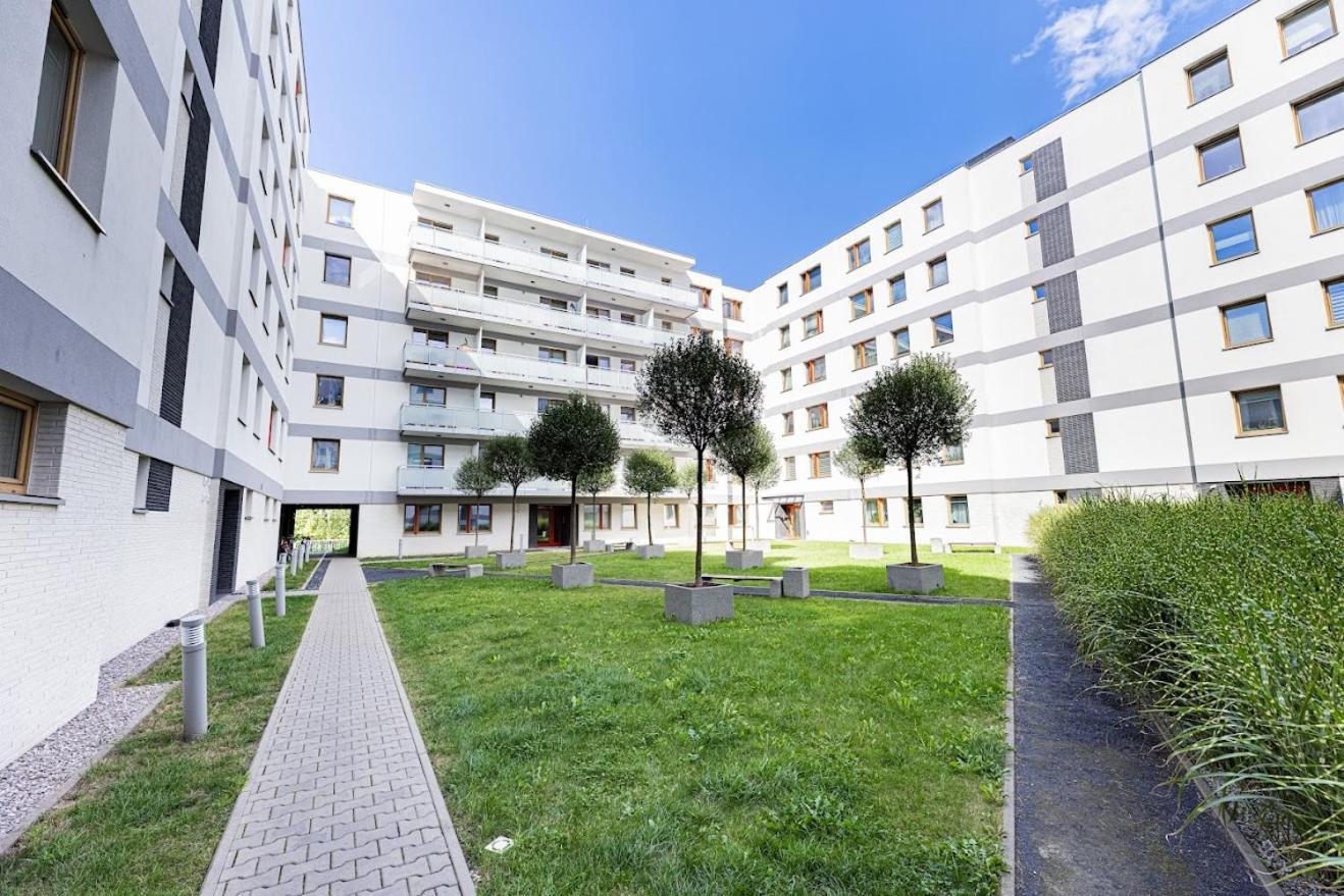 Fajny Apartament Z Parkingiem, Obok Metra. Warszawa Exteriör bild
