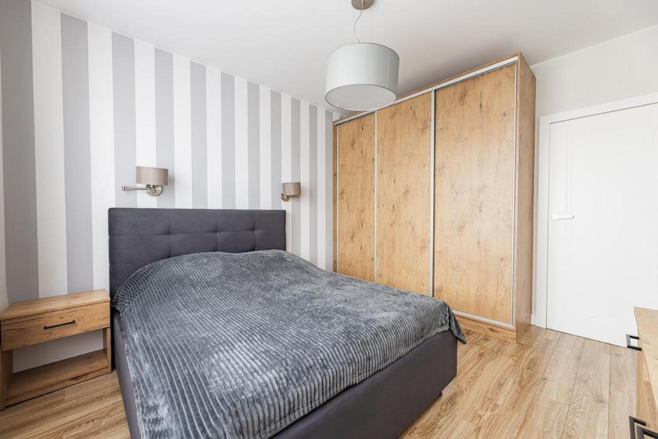 Fajny Apartament Z Parkingiem, Obok Metra. Warszawa Exteriör bild