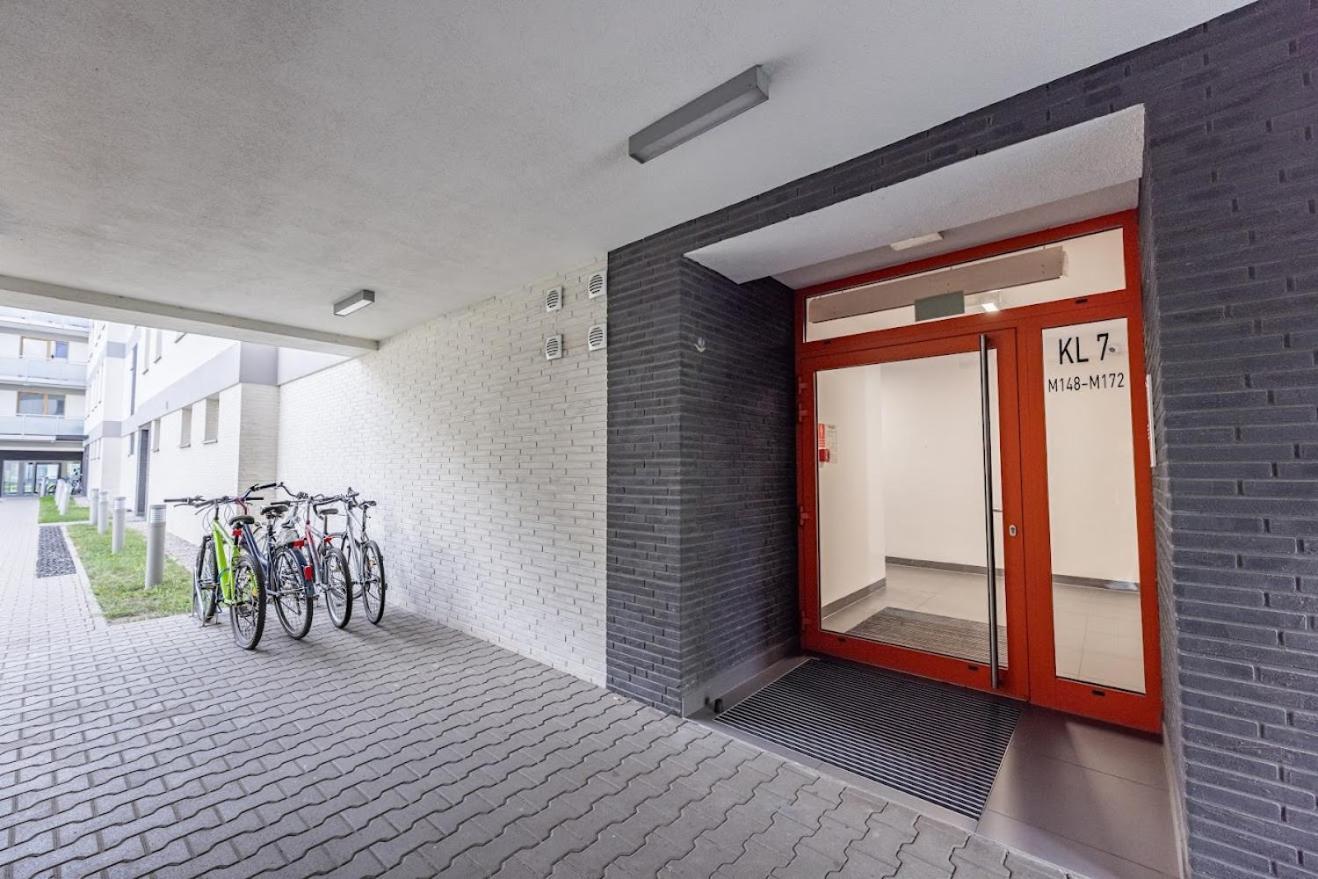 Fajny Apartament Z Parkingiem, Obok Metra. Warszawa Exteriör bild