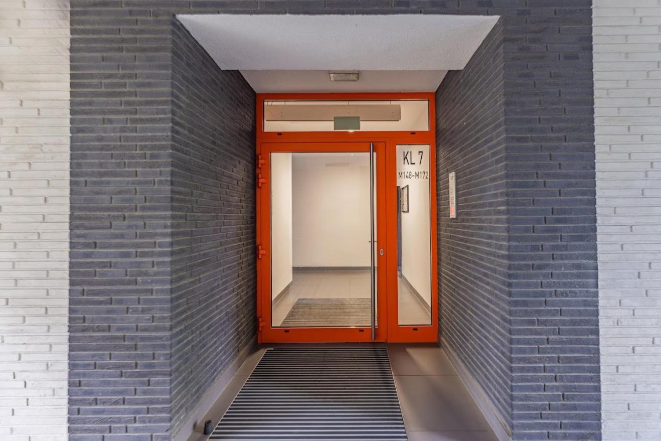 Fajny Apartament Z Parkingiem, Obok Metra. Warszawa Exteriör bild