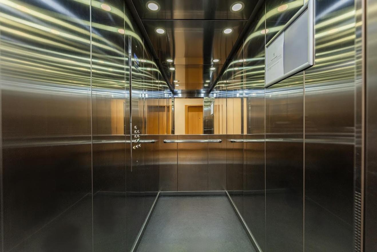 Fajny Apartament Z Parkingiem, Obok Metra. Warszawa Exteriör bild