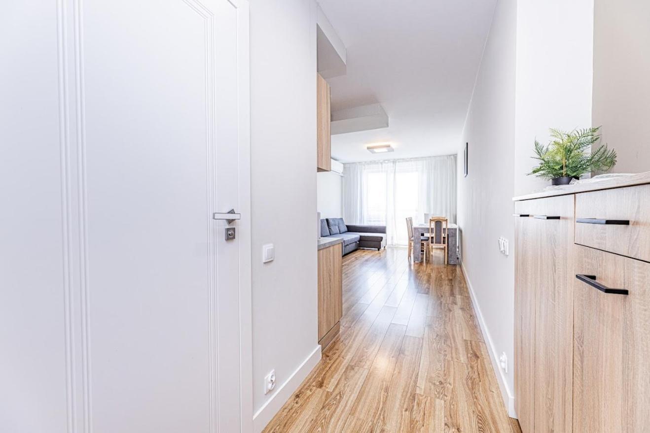 Fajny Apartament Z Parkingiem, Obok Metra. Warszawa Exteriör bild