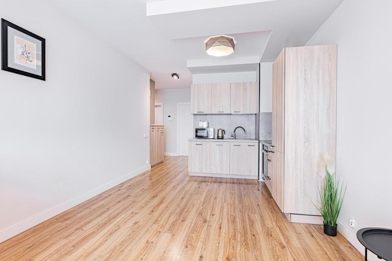 Fajny Apartament Z Parkingiem, Obok Metra. Warszawa Exteriör bild