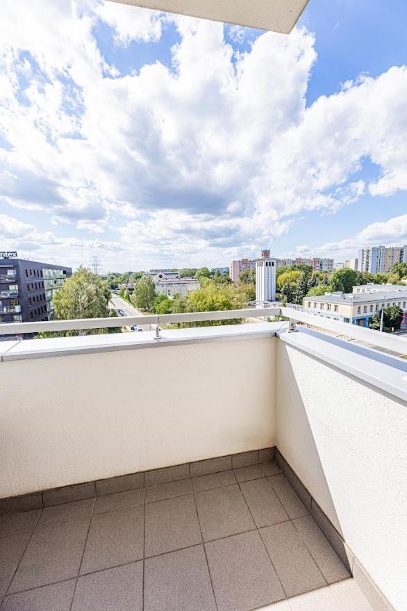 Fajny Apartament Z Parkingiem, Obok Metra. Warszawa Exteriör bild