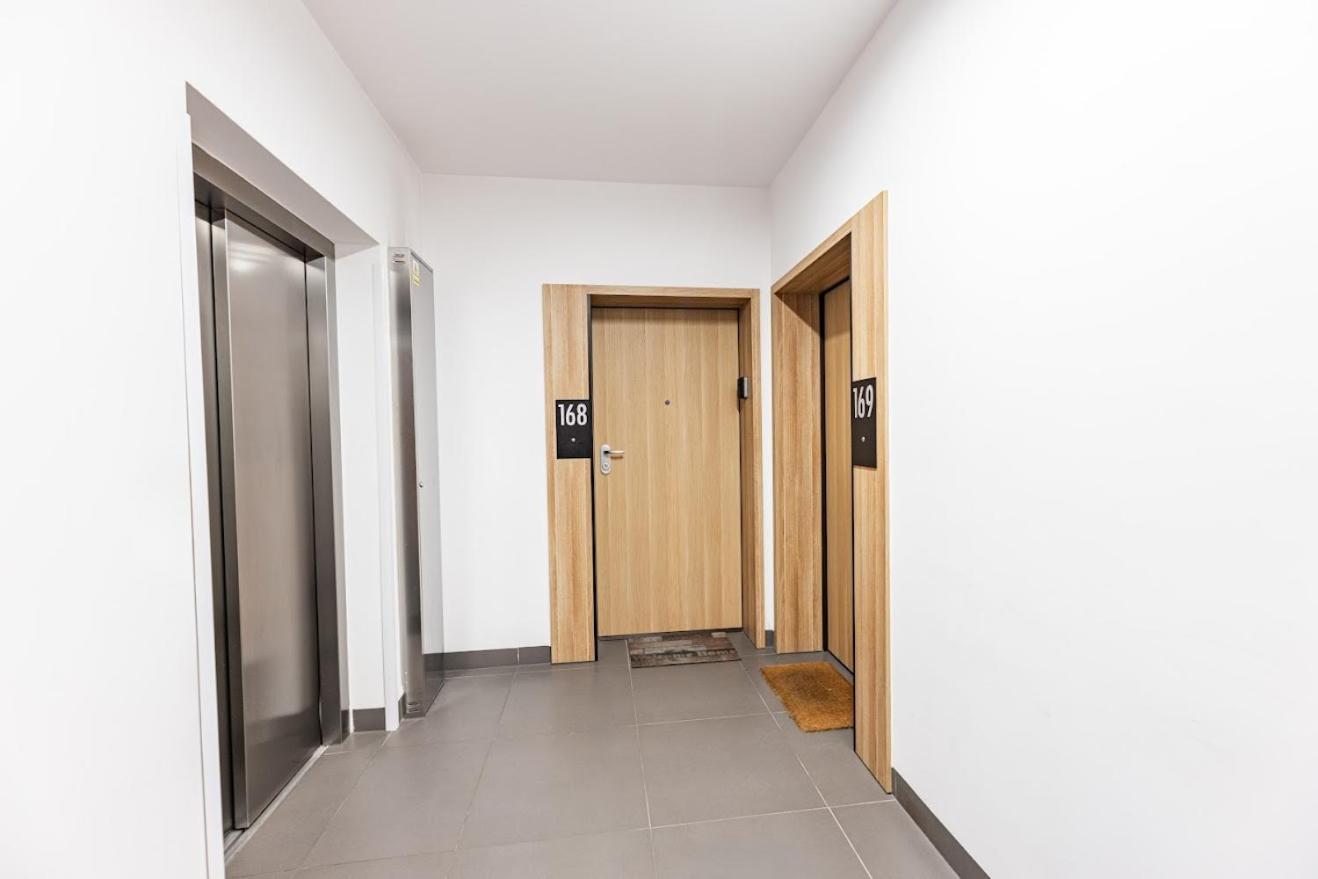 Fajny Apartament Z Parkingiem, Obok Metra. Warszawa Exteriör bild