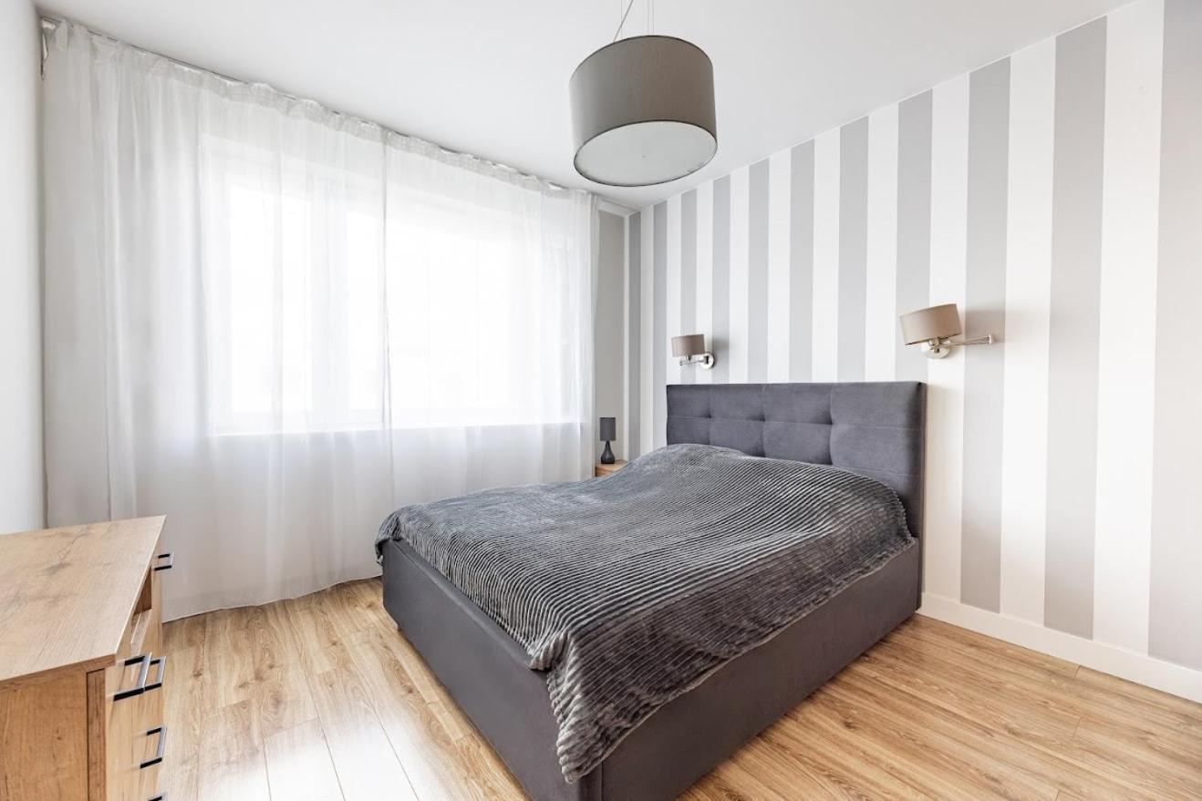 Fajny Apartament Z Parkingiem, Obok Metra. Warszawa Exteriör bild